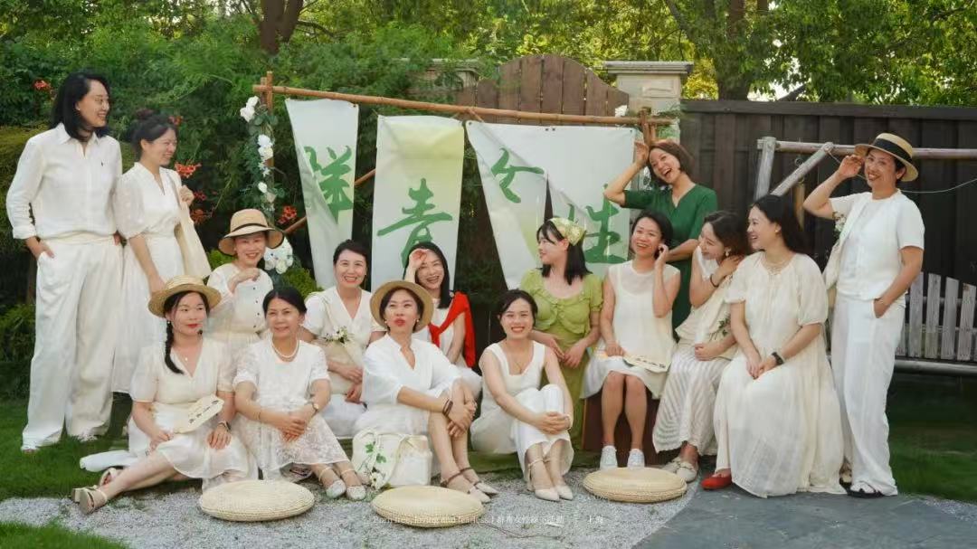 2024 年,这群『傻傻的』群青人,竟然影响了15000+普通中年女性