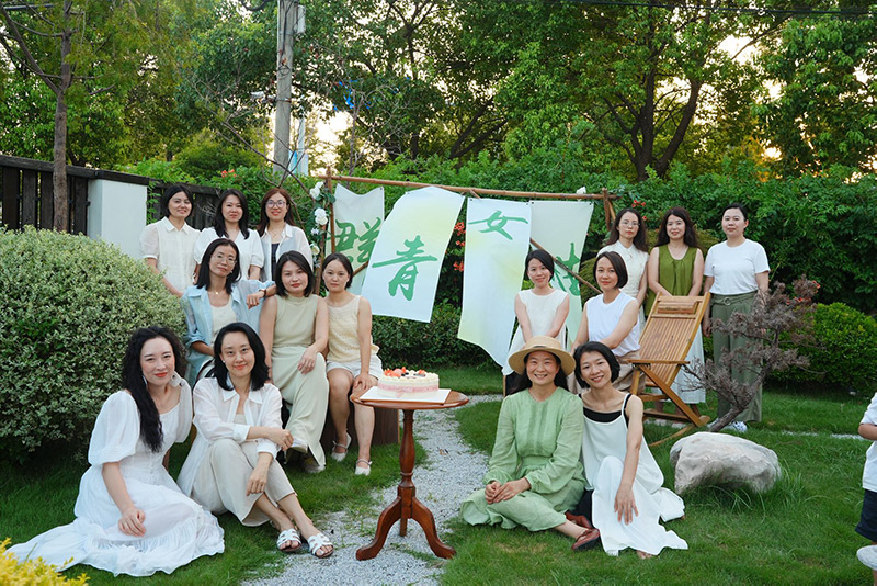 群青女性2026年元旦视频